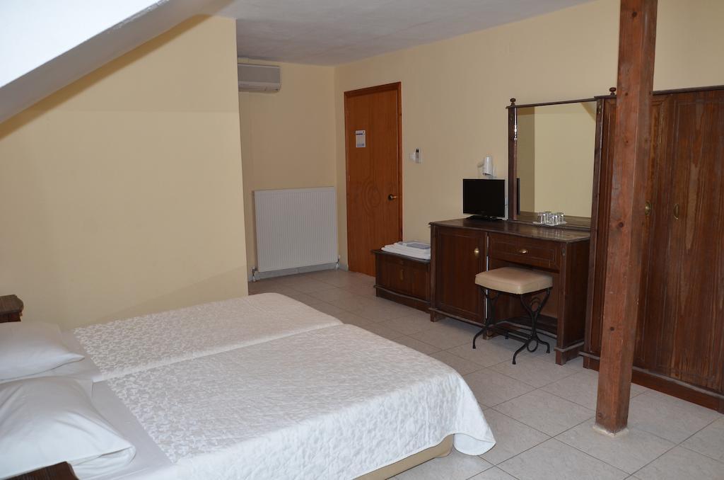 Family Room,164877330:JPEG