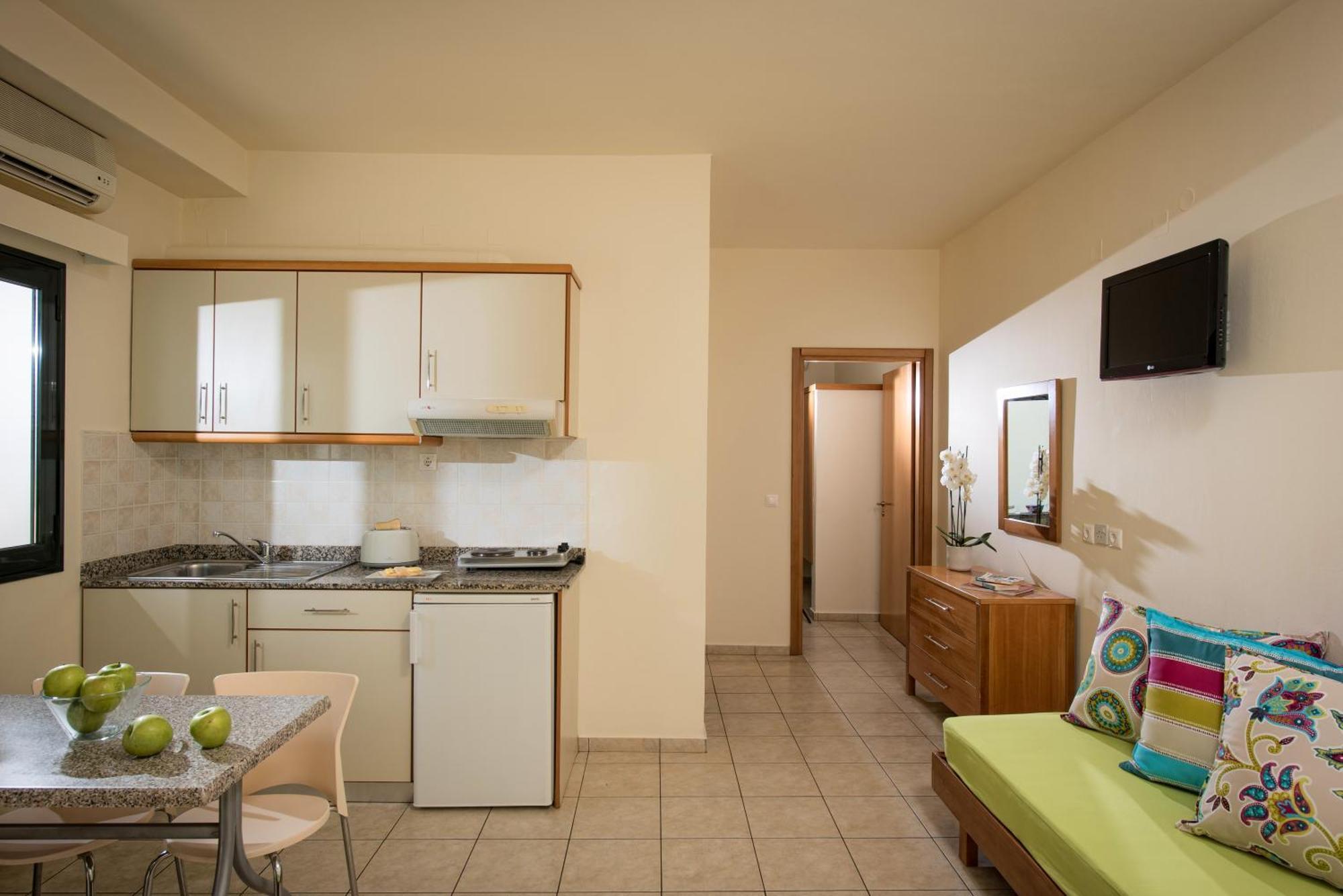 Superior One-Bedroom Apartment (4 Adults)