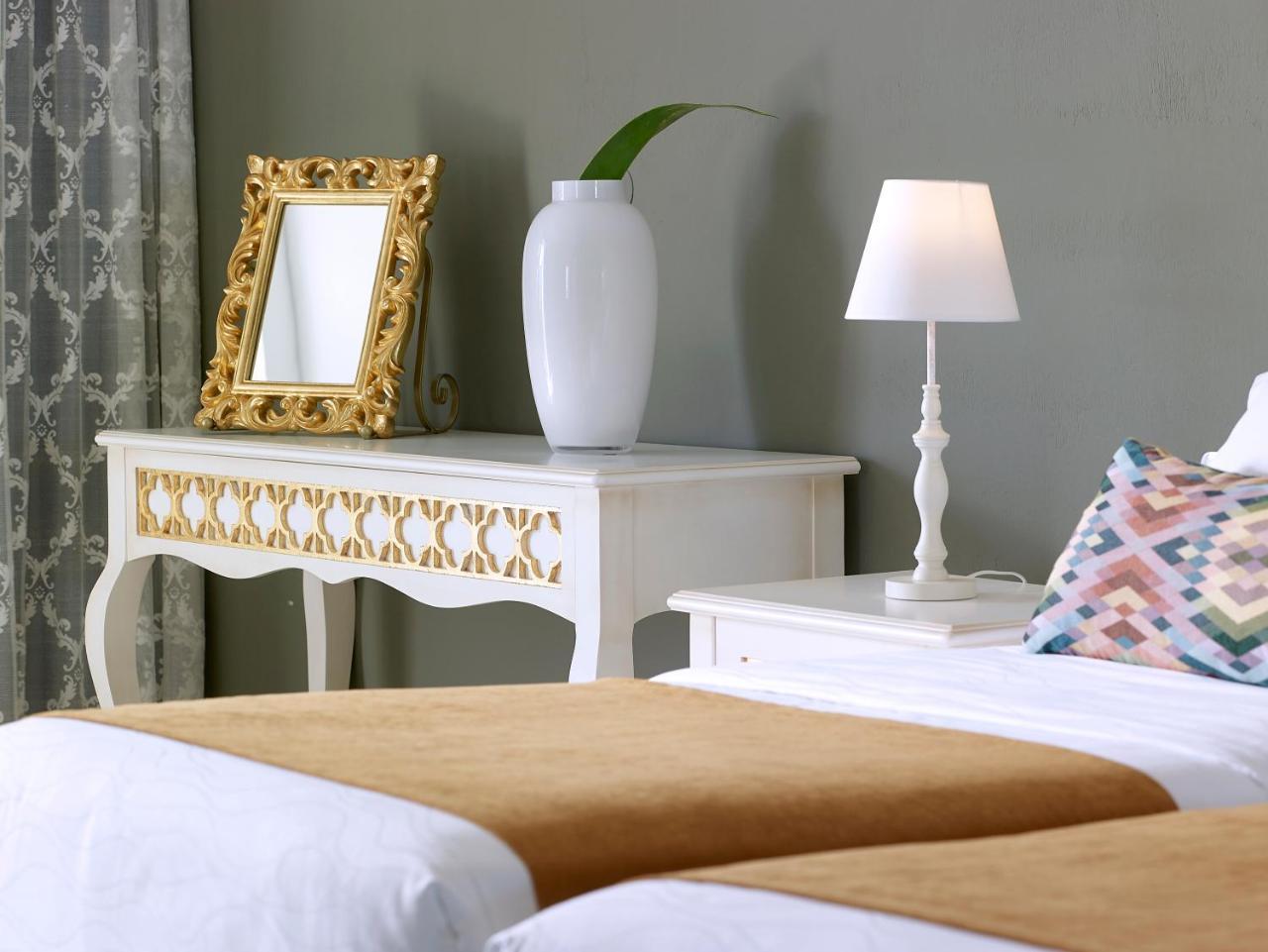 Chambre Familiale Deluxe avec Piscine Commune - Vue sur Jardin