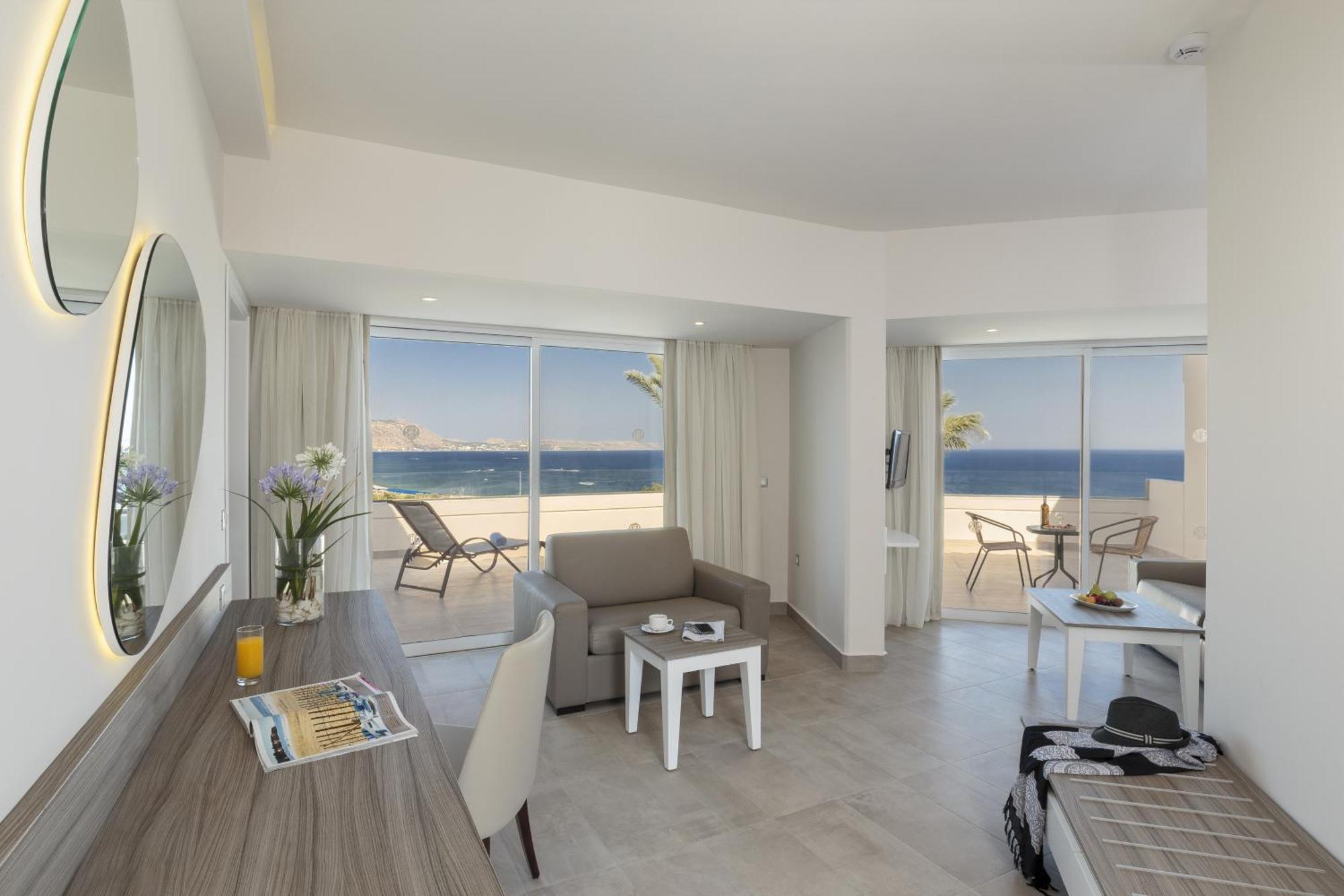 Executive Family Room with Balcony and Sea View,983624560:JPEG