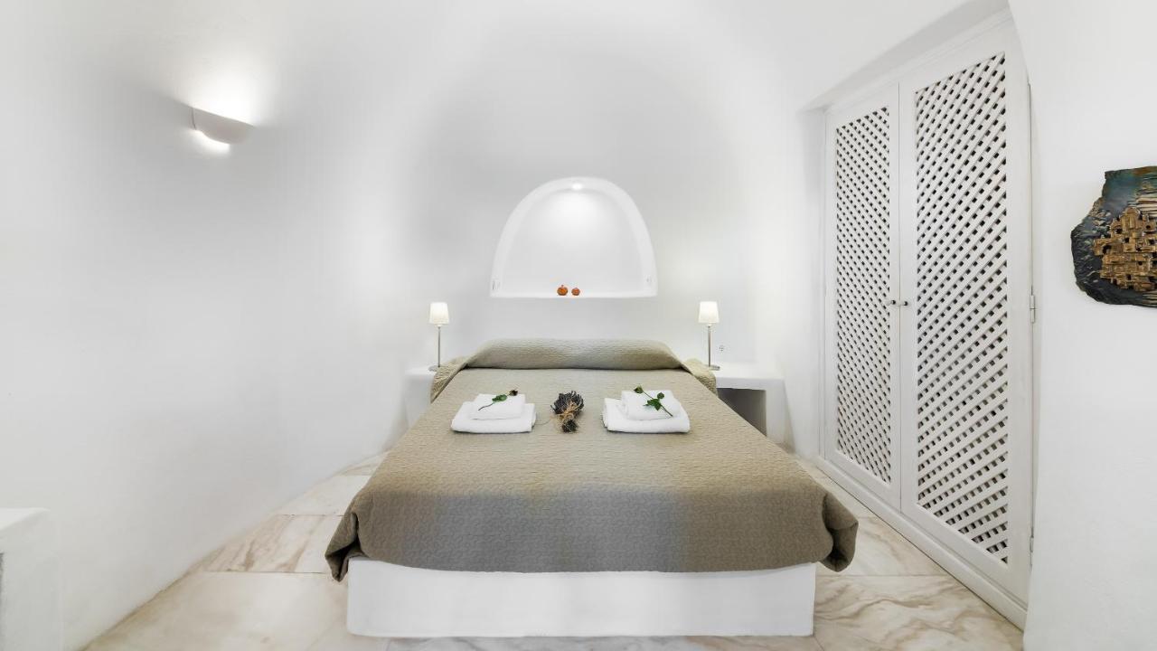 Honeymoon Suite with Private Outdoor Hot Tub,757557190:JPEG