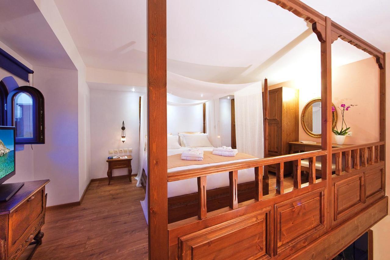 Deluxe Suite with Private Balcony (Nymph of Helios),762128416:JPEG