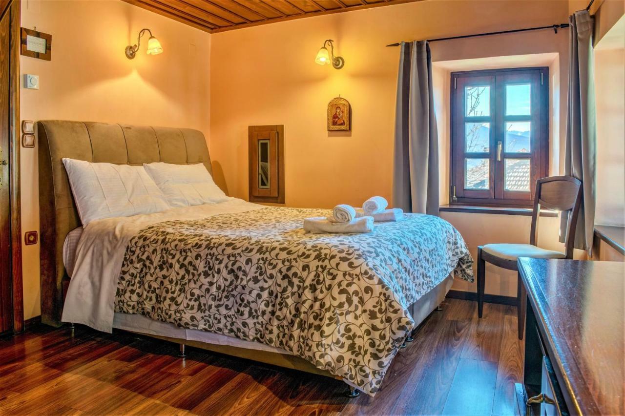 Economy Family Room with Meteora View