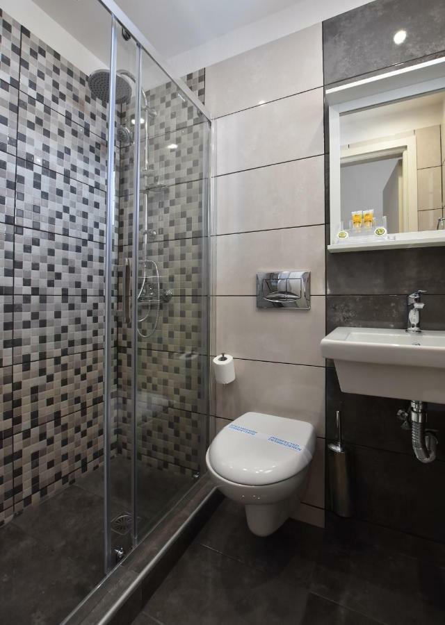 Suite with Sea View,790123332:JPEG