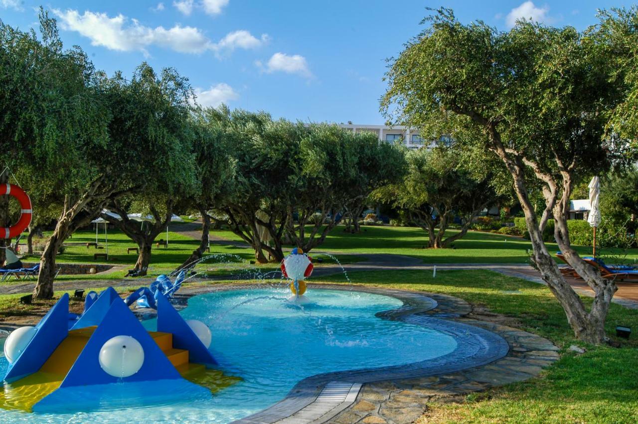 Familiensuite mit offenem Schnitt und Gartenblick