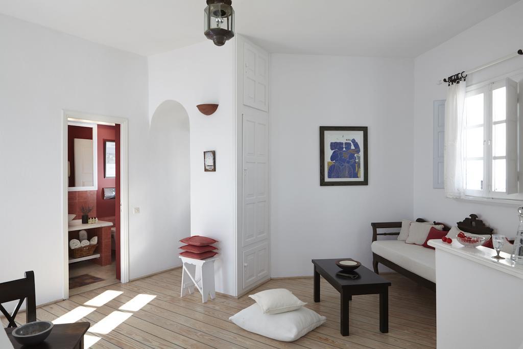 VIP Suite with Outdoor Plunge Pool and Caldera View,79808832:JPEG