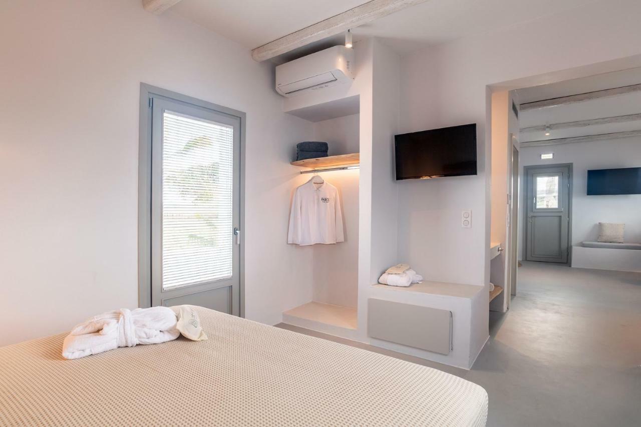 Superior Family Suite Outdoor Jetted Tub & Sea View