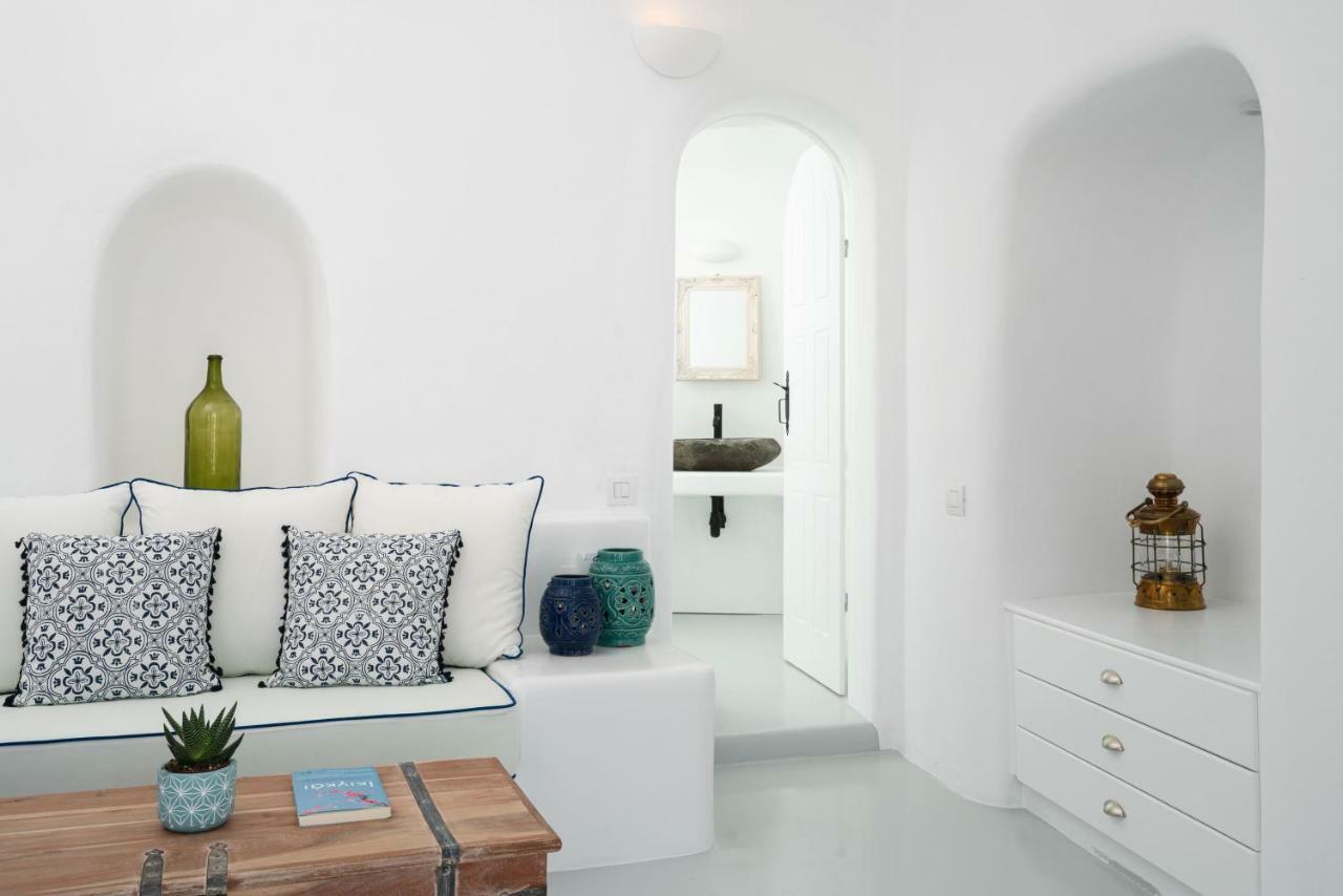Suite with Outdoor Plunge Pool, Terrace and Blue Domes View,819840908:JPEG