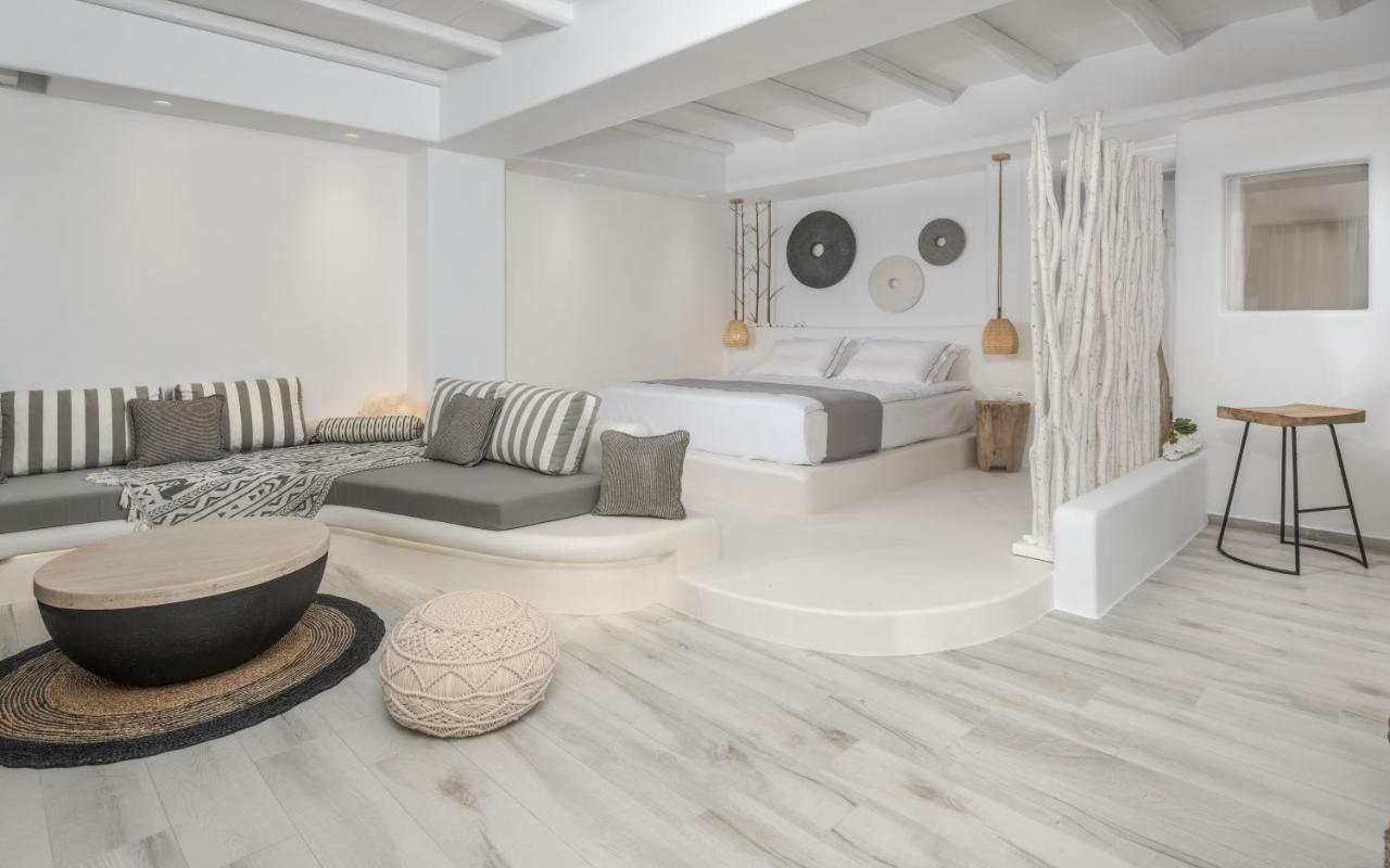 Suite with Hot Tub,835448315:JPEG