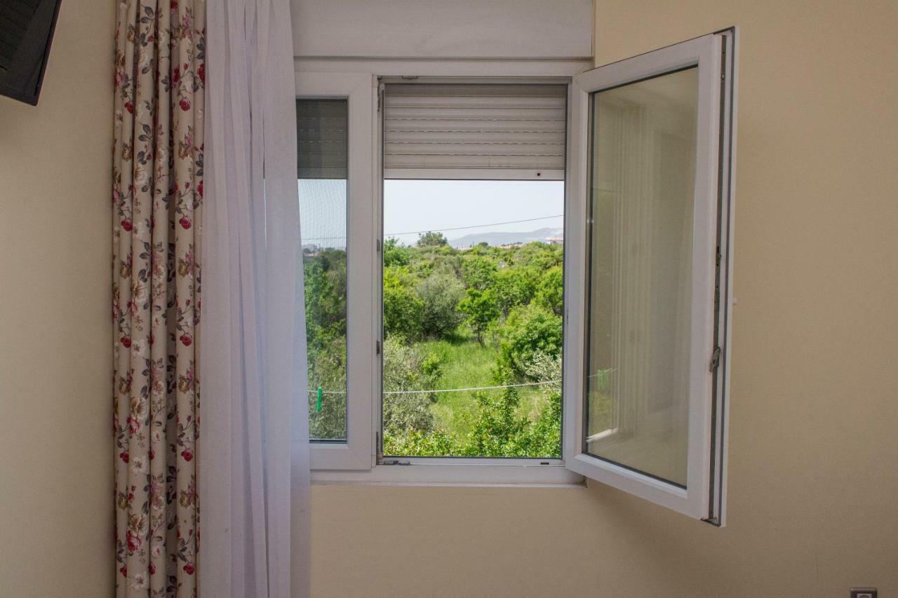 Small Double Room,835542323:JPEG