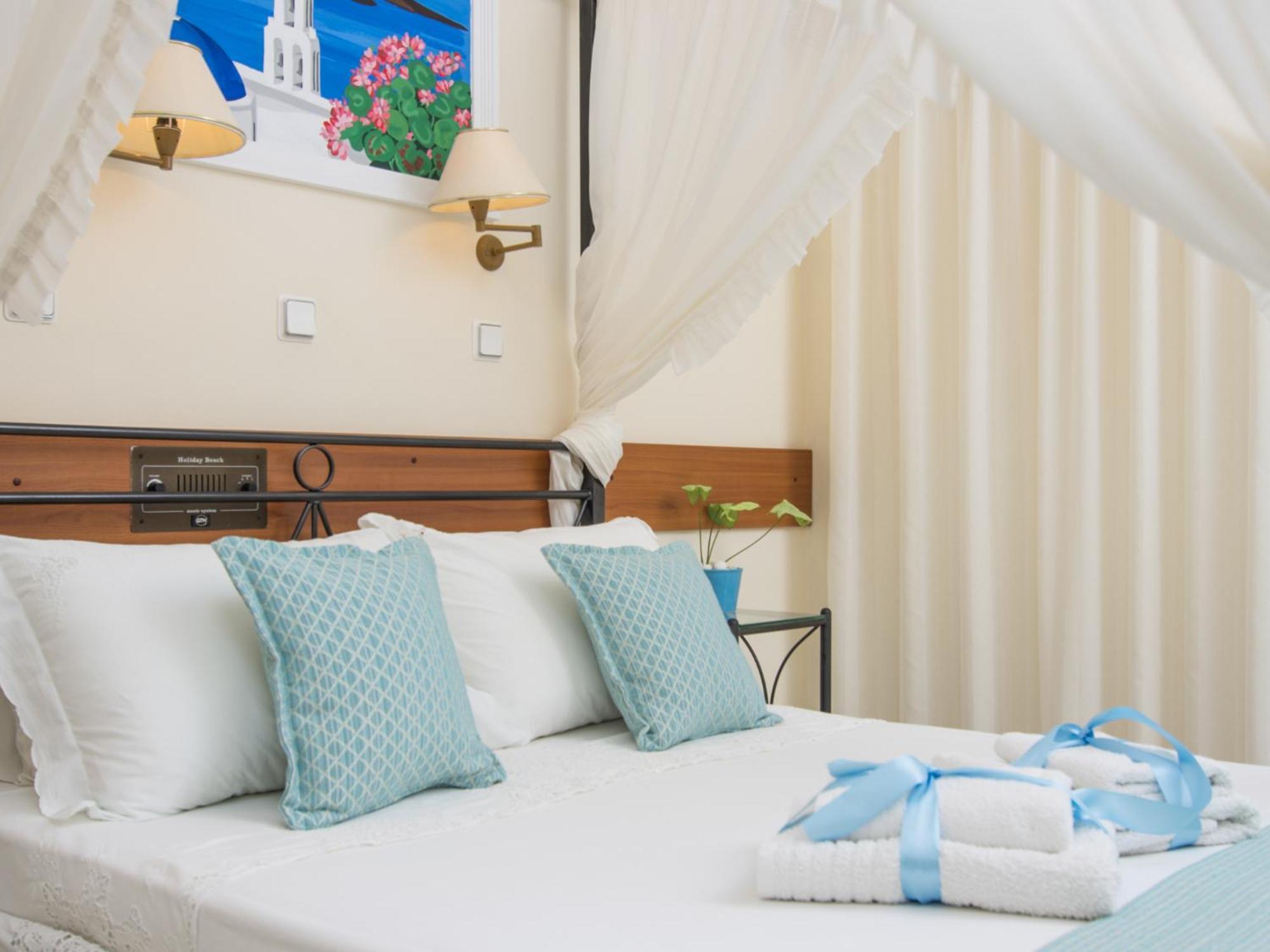 Honeymoon Suite,46835602:JPEG