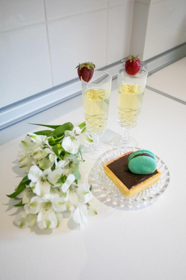 Studio Apartment,911381590:JPEG