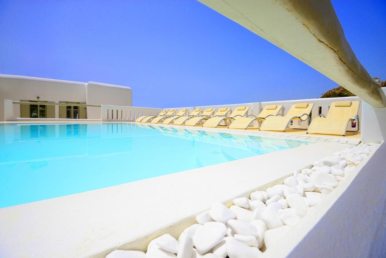 Family Room (4 Adults),1126902696:JPEG