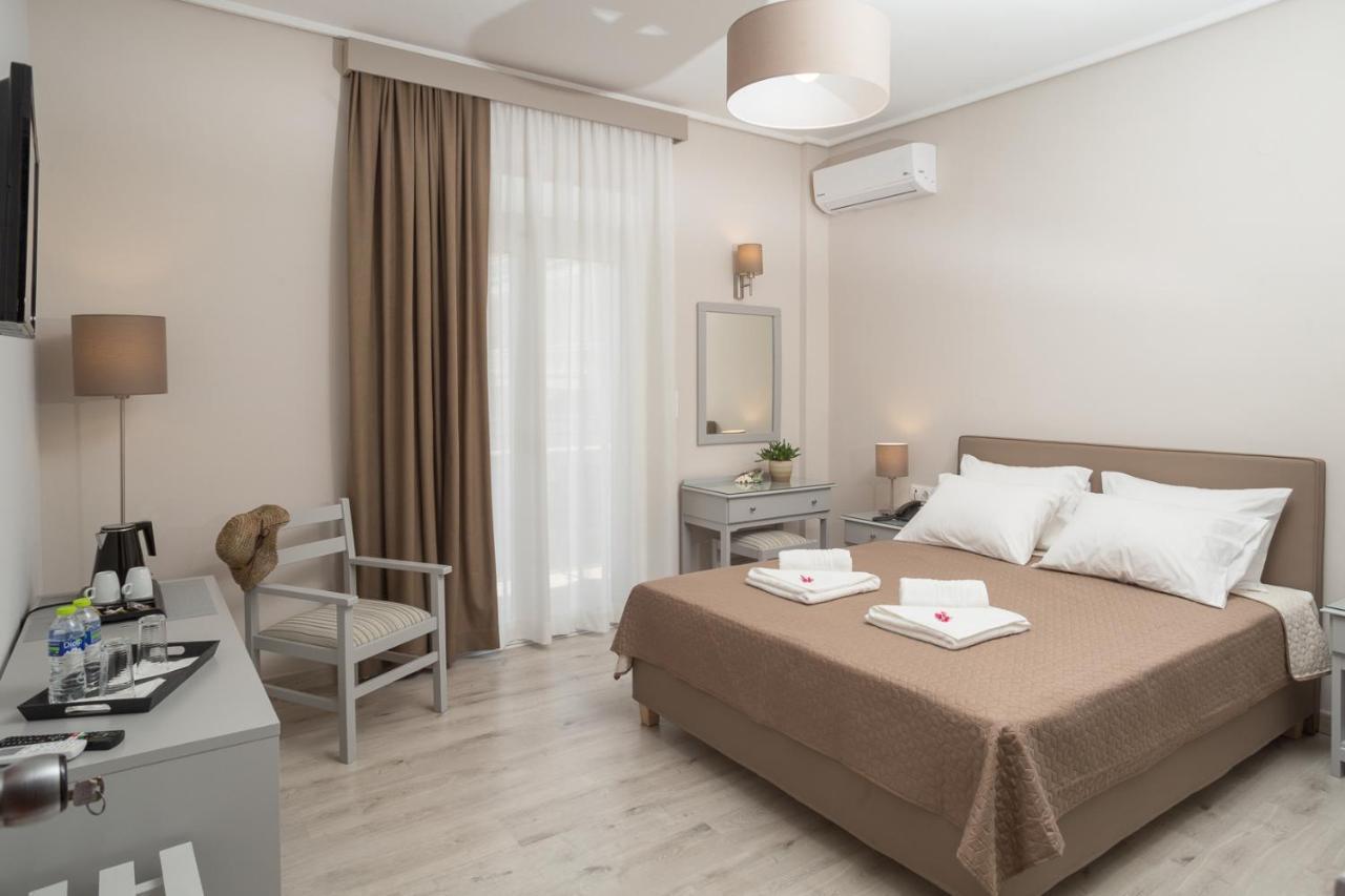 Doppelzimmer mit Balkon und Stadtblick