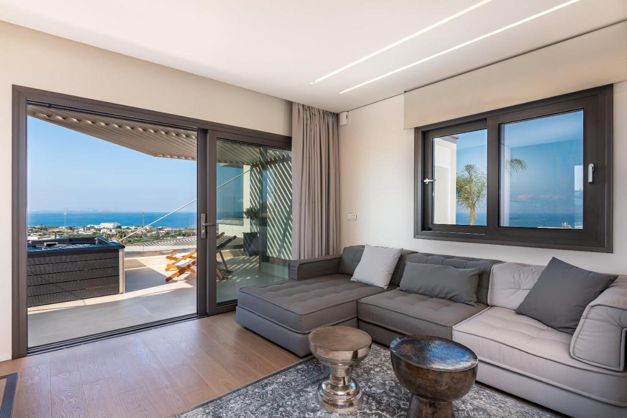 Two Bedroom  Sea View Villa with Hot Tub