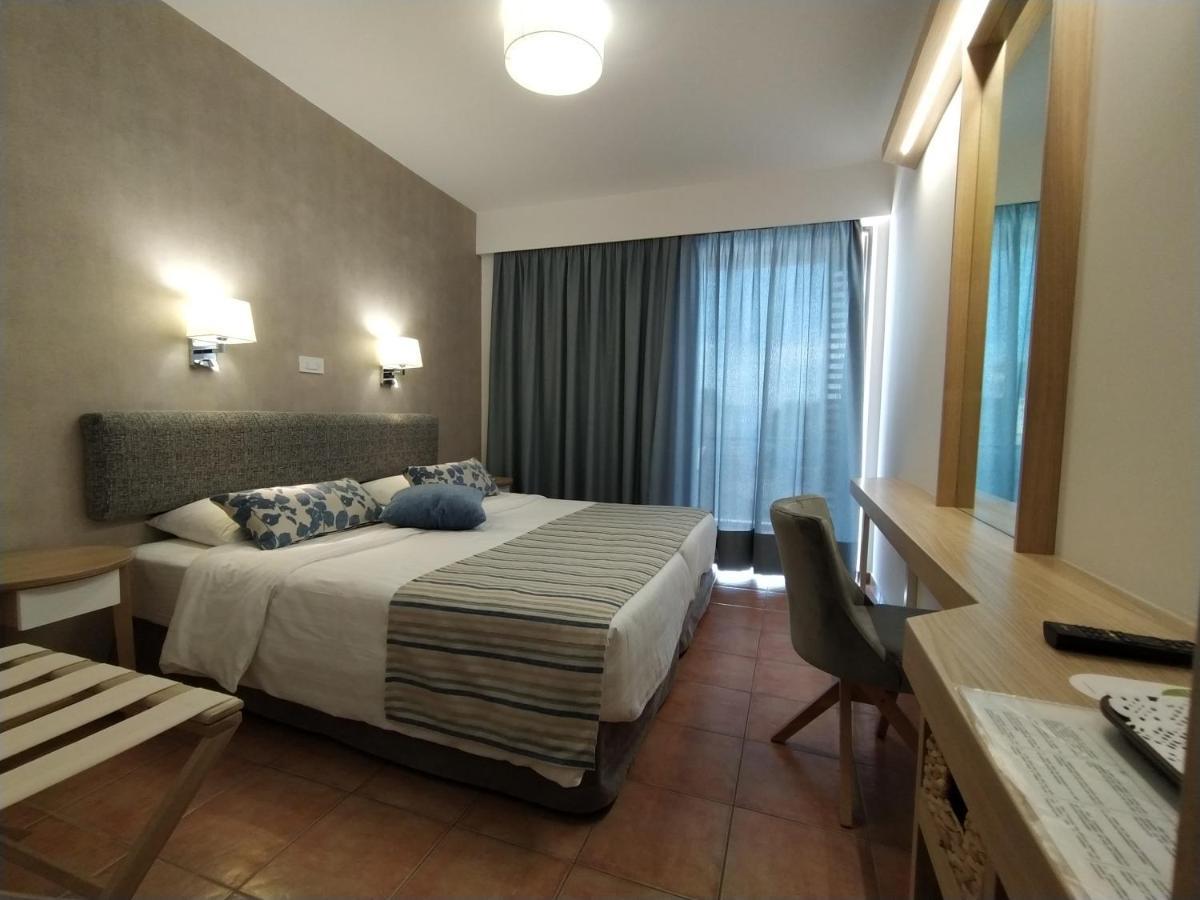 Chambre Lits Jumeaux - Vue sur Piscine