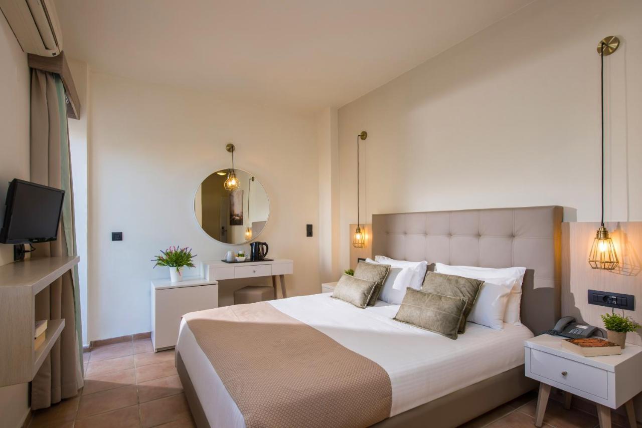 Double or Twin Room Side Sea View