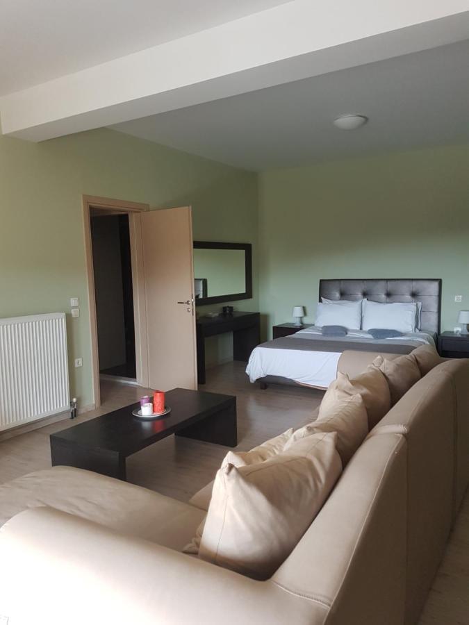 Deluxe Two-Bedroom Apartment,989173360:JPEG