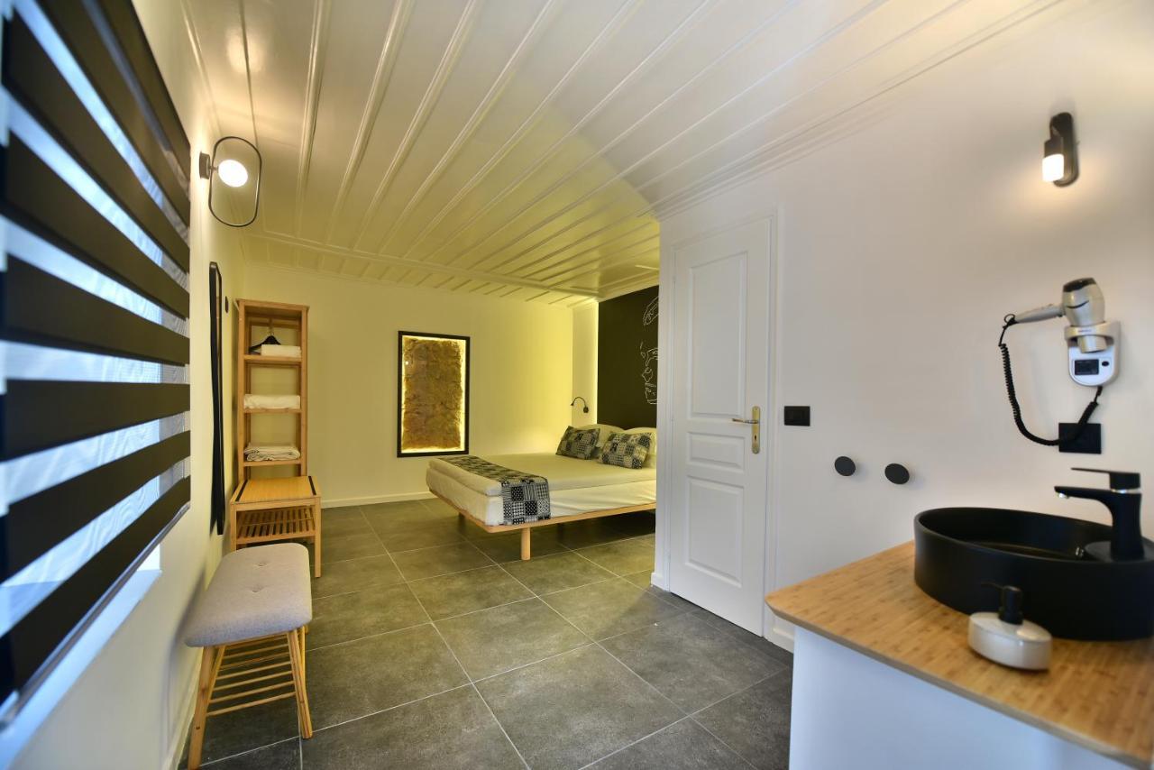 One-Bedroom Apartment,999825615:JPEG