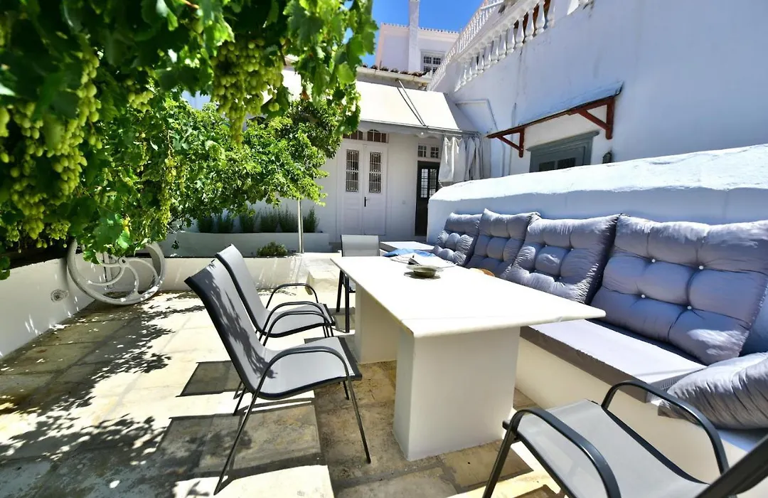 Hydra Art Suites-1