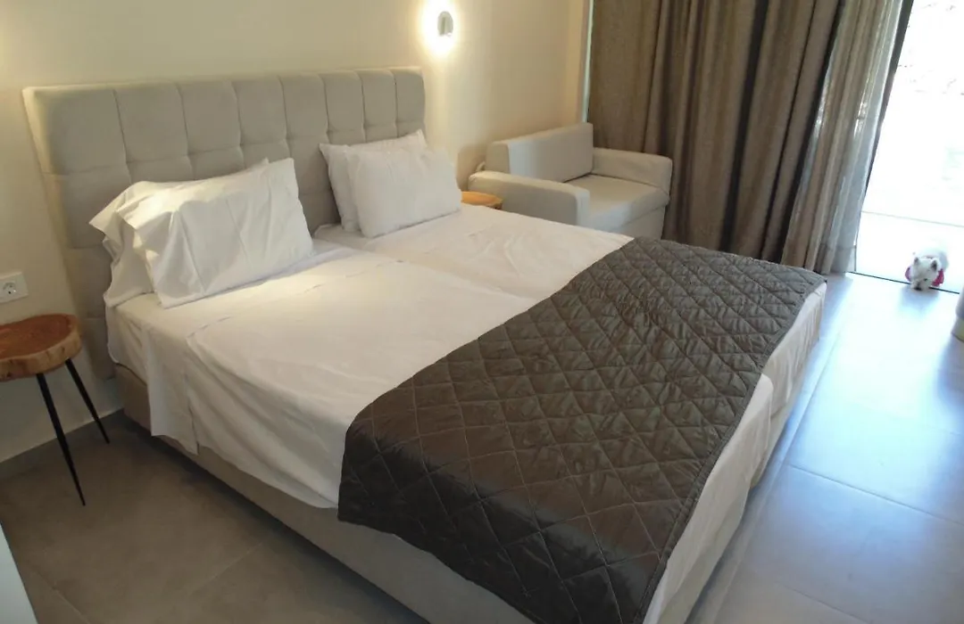 Paradise Hotel&Bar-1