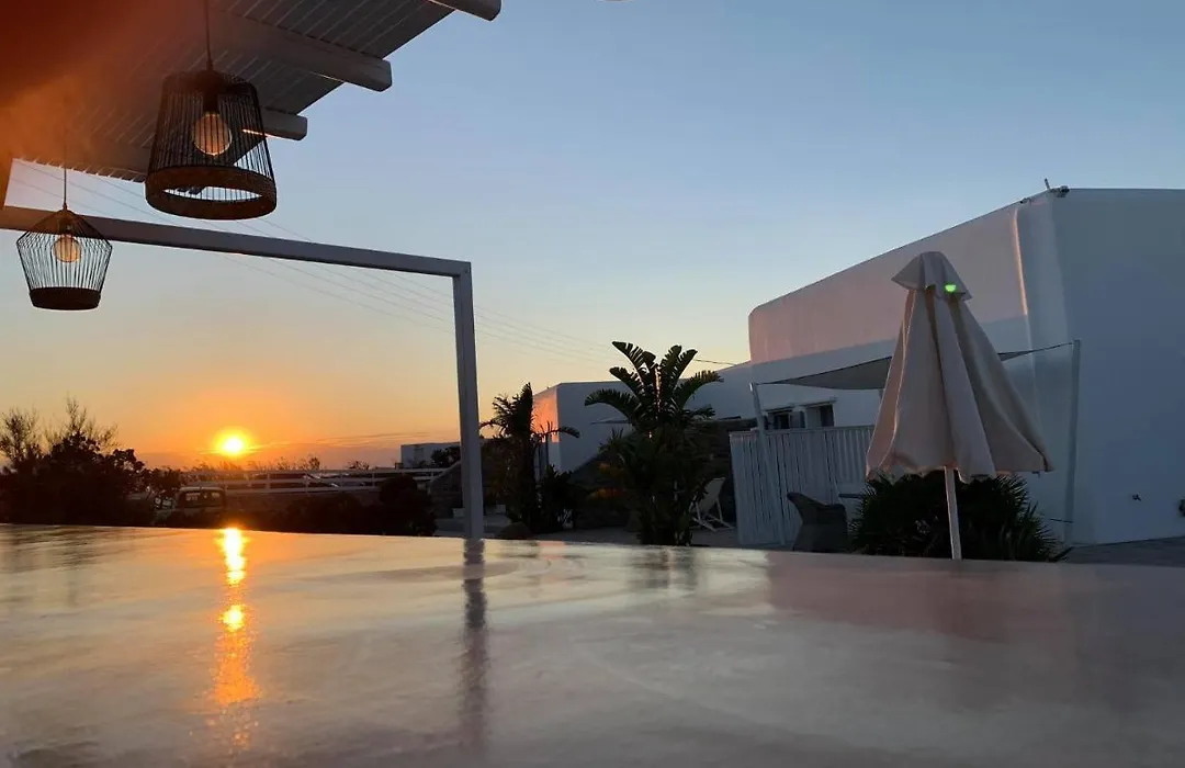 Queen Elegant Suites-1