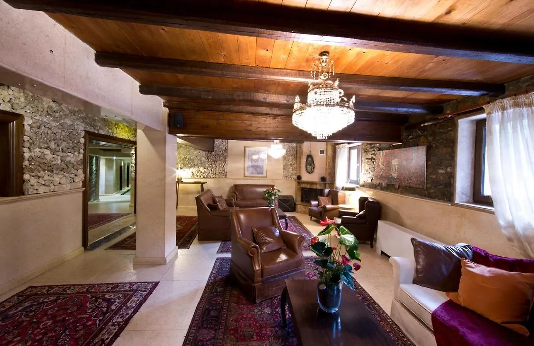 Chalet Lithos-1