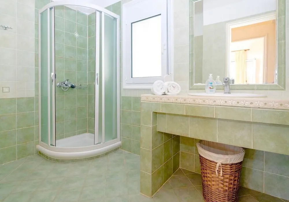 Spacious Villa In Gerani With Pool And Parasol-1