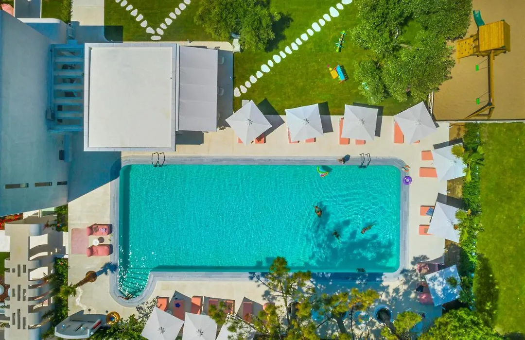 Cocoοns Suites & Villas Fourka-1