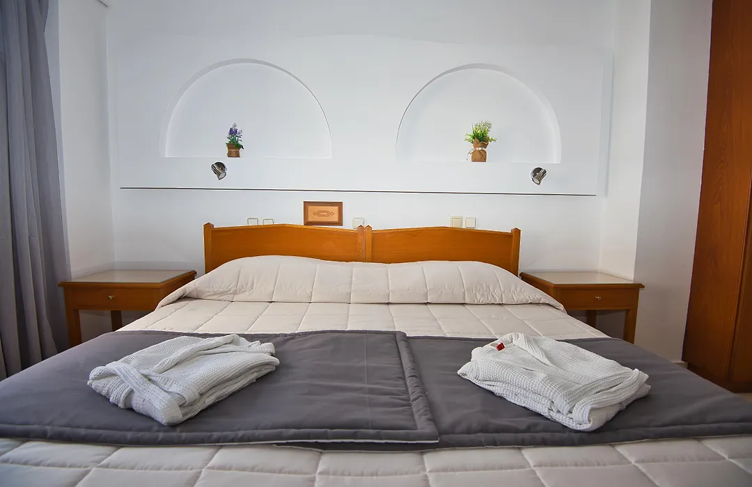 Irini'S Rooms Fteoura-1