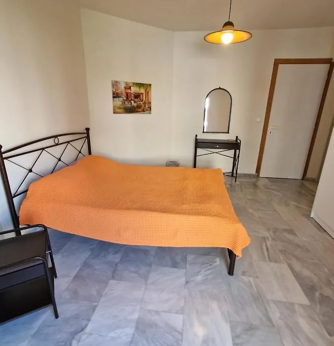 Maria'S Sharing Apartment-1