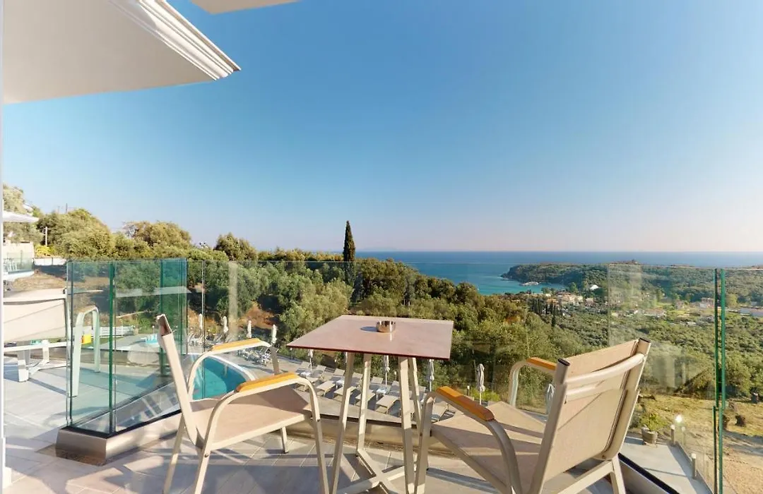 Golden Lion Parga-1