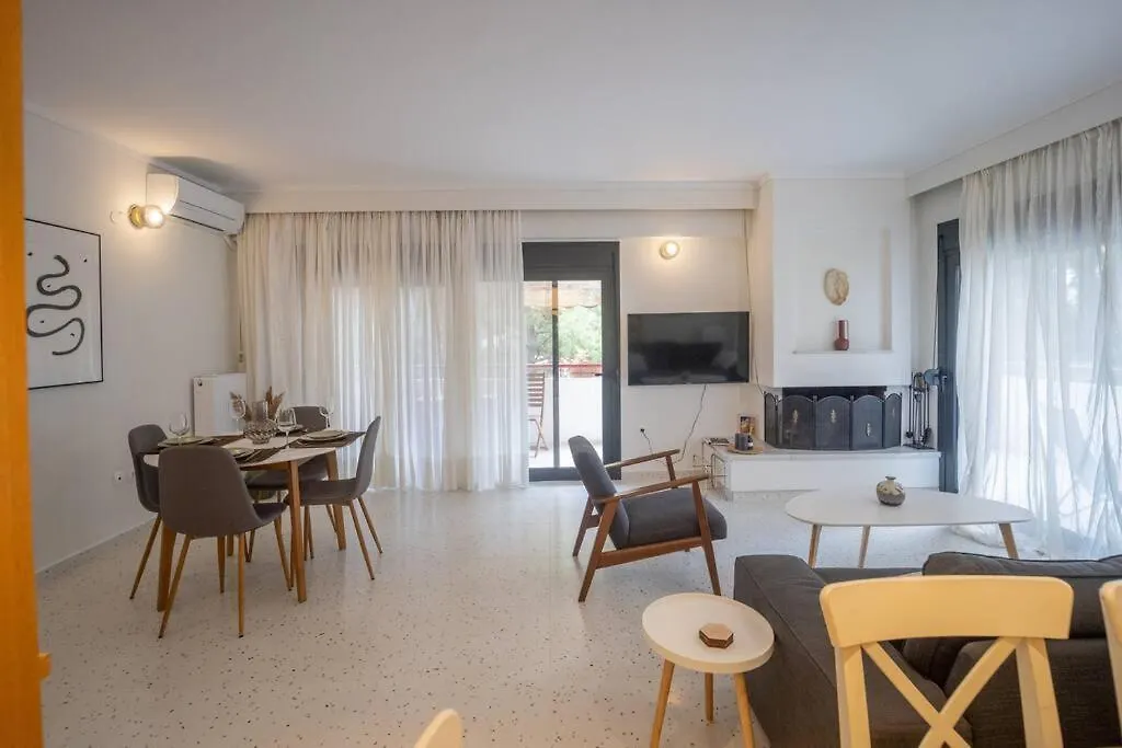 Stylish 3-Bed Flat In Kalamaria, Thessaloniki-1