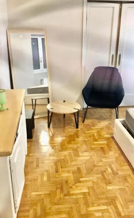 Economy Shared Apartment E In Central Athens-1