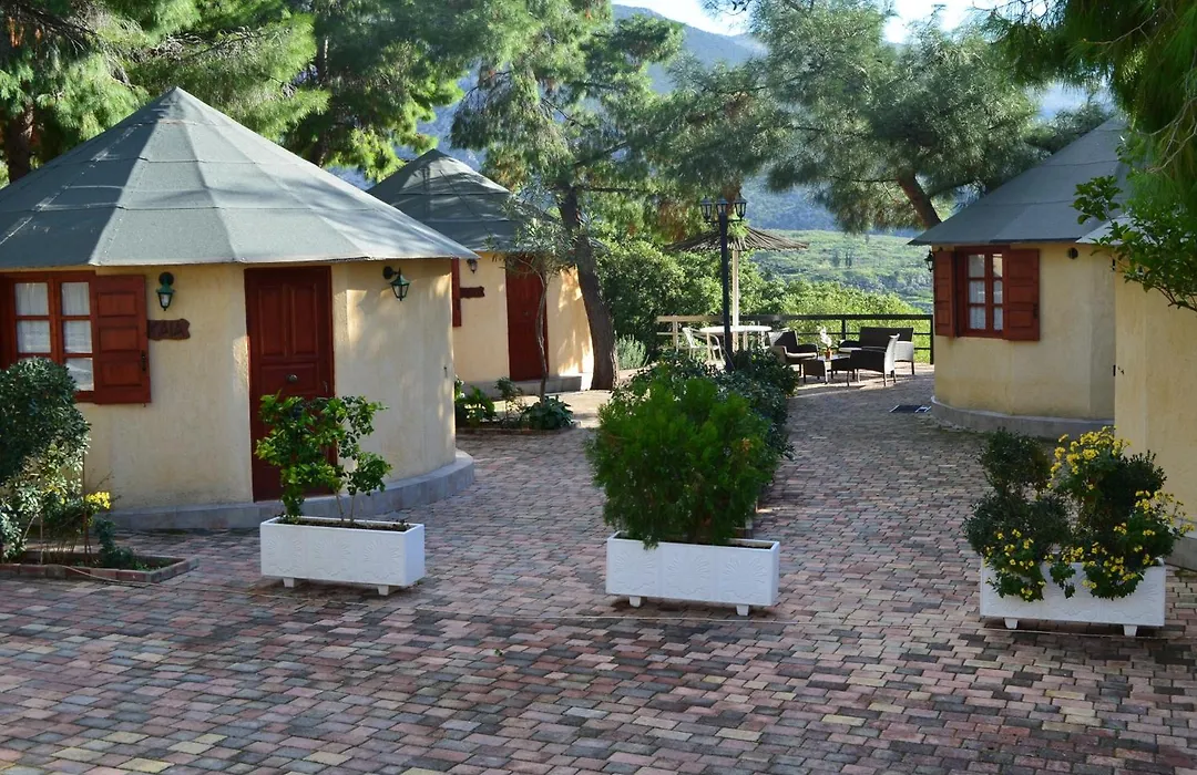 Chrissa Camping Rooms & Bungalows-1
