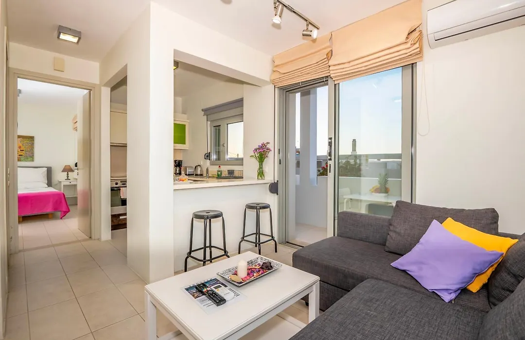 Vivian Art Apartments-1
