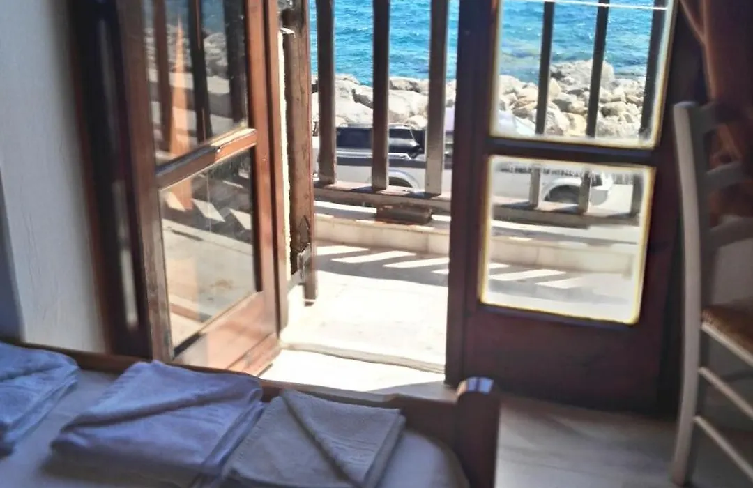 Spamandos Rooms-1