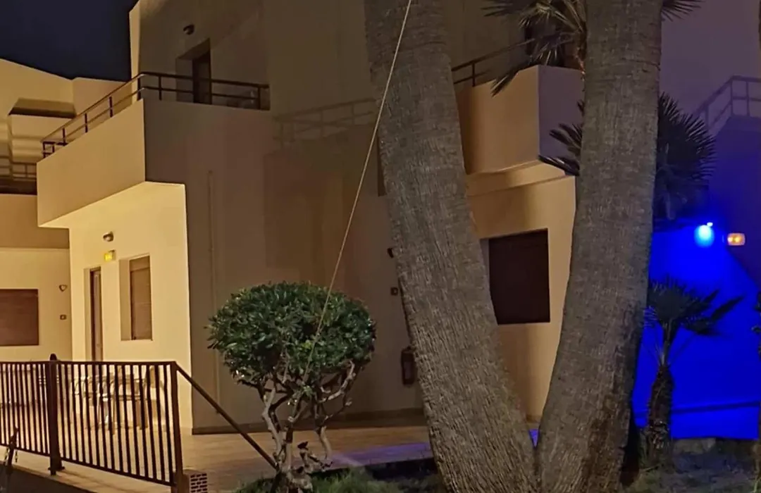 Lola'S Hotel-1