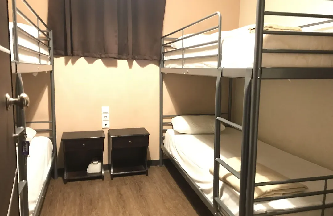 Pella Inn Hostel-1
