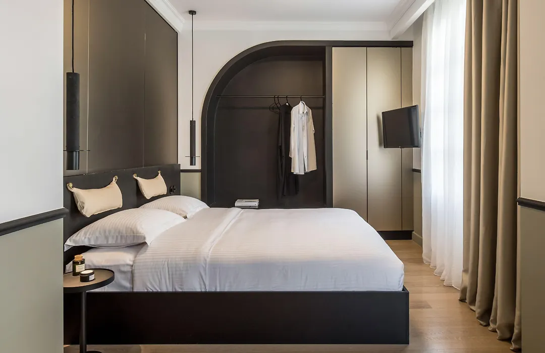 72 Ad Urban Comfort Suites-1