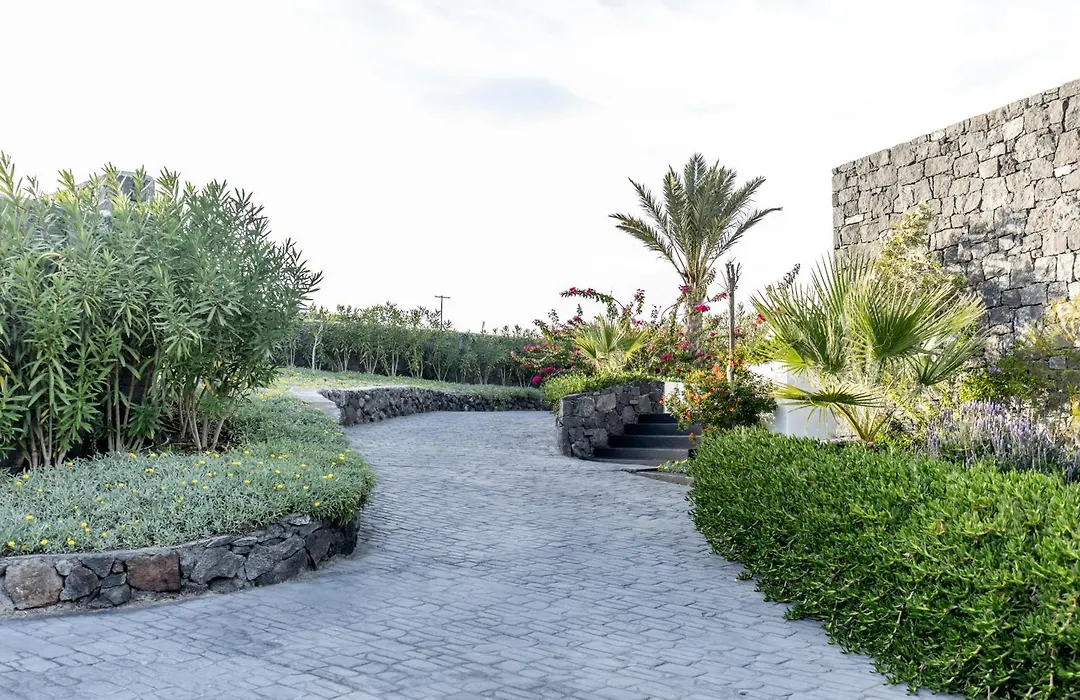 Cresanto Luxury Suites-1