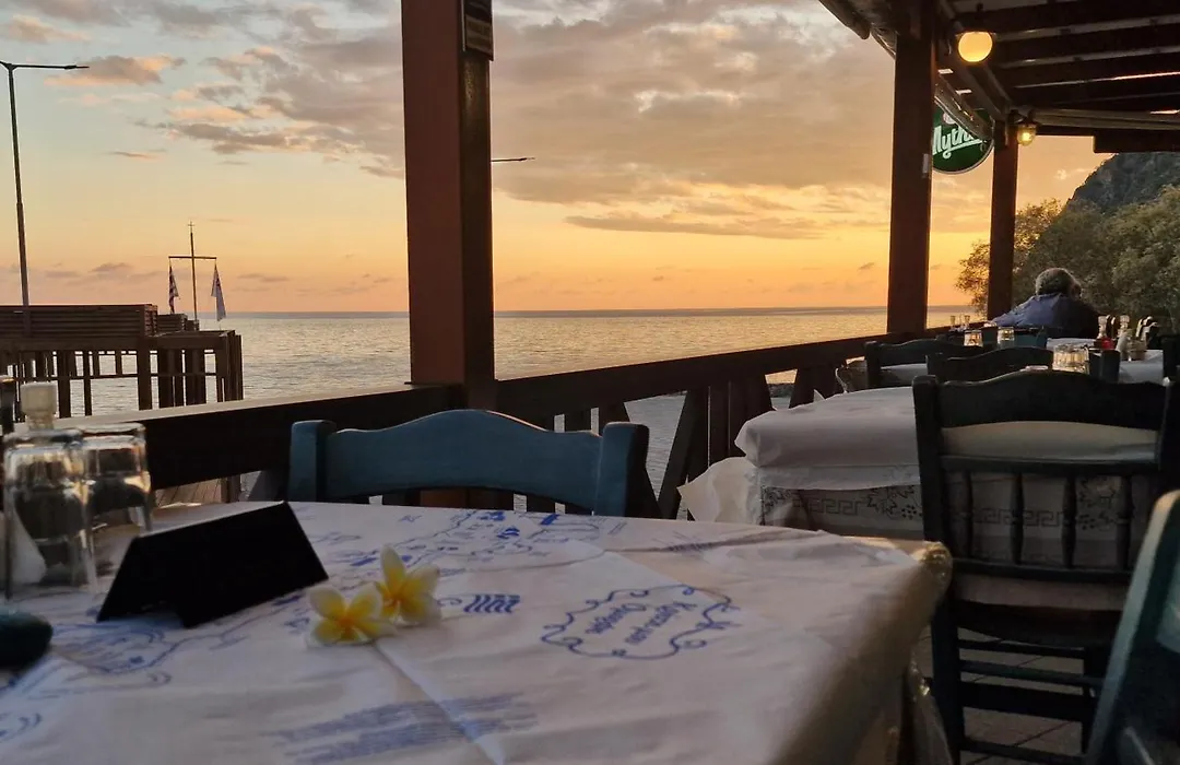 Paralia Hotel & Taverna-1