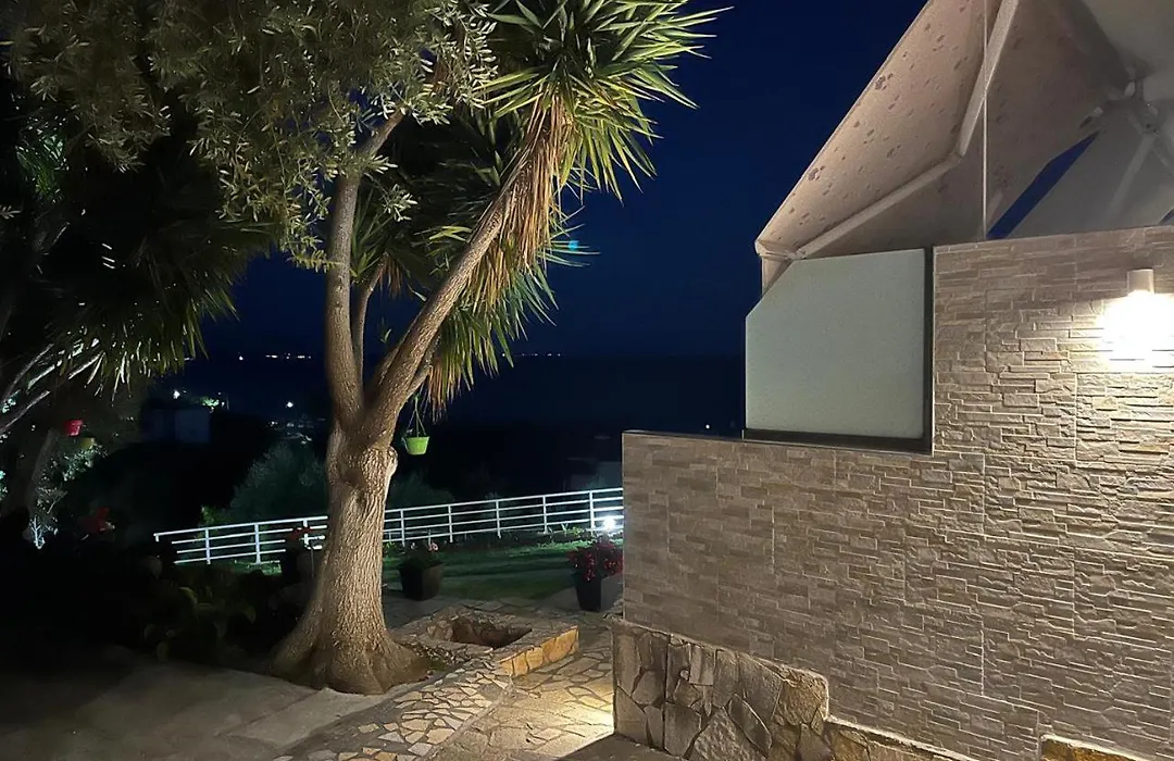 Spiros Rooms-1