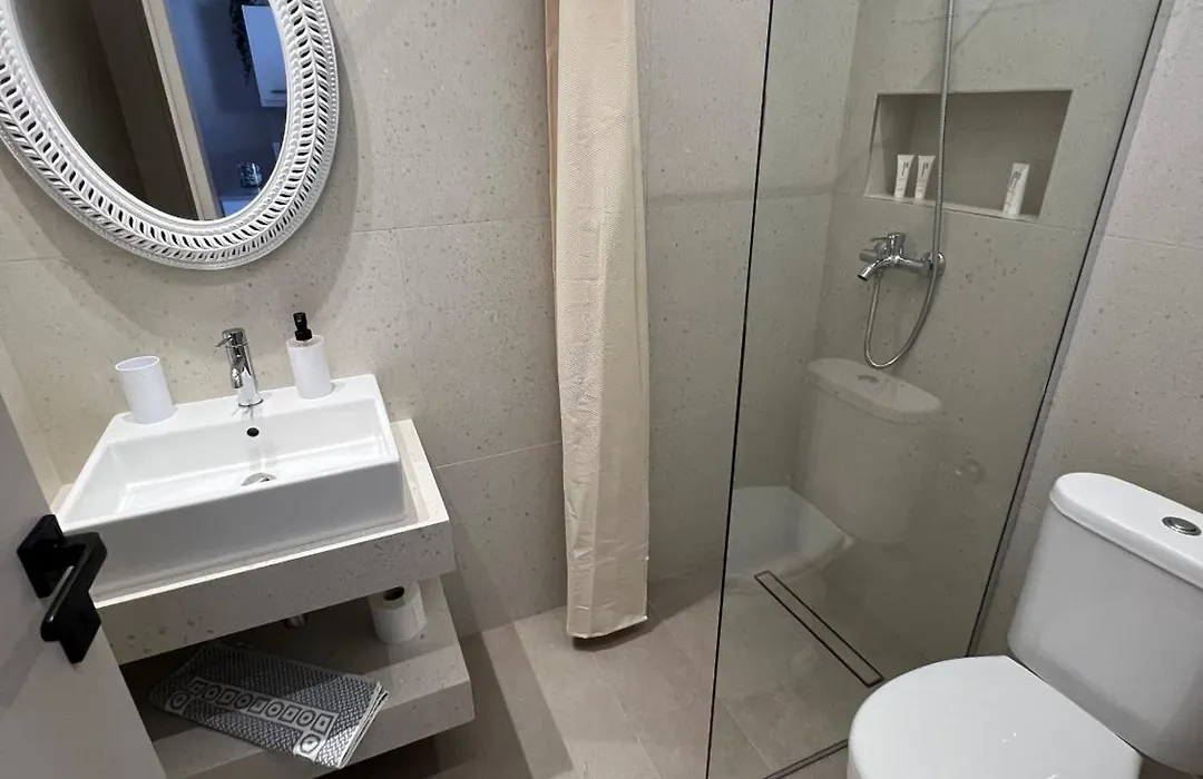 Biscoutsis Apartments & Studios-1