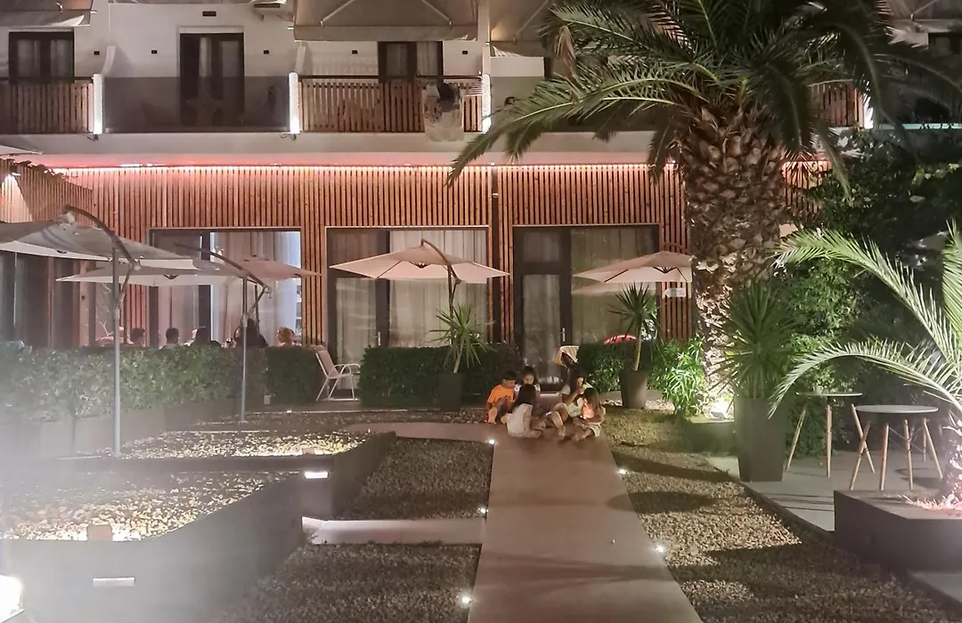 Beach Hotel Kapahi-1