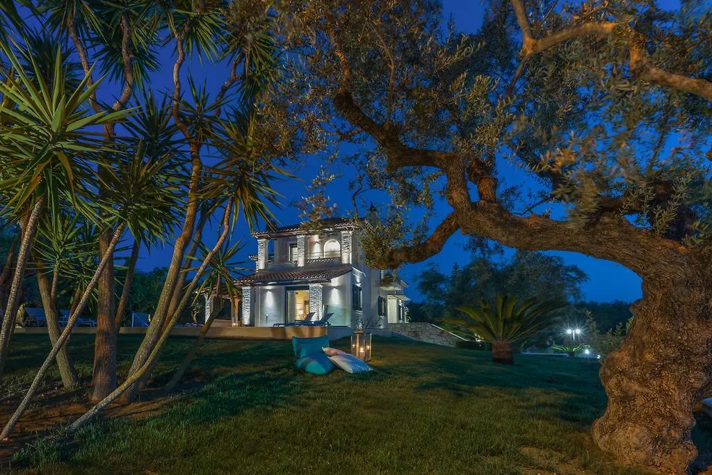 Tierra Verde, Luxury Retreat With 3 Acres Lush Garden-1