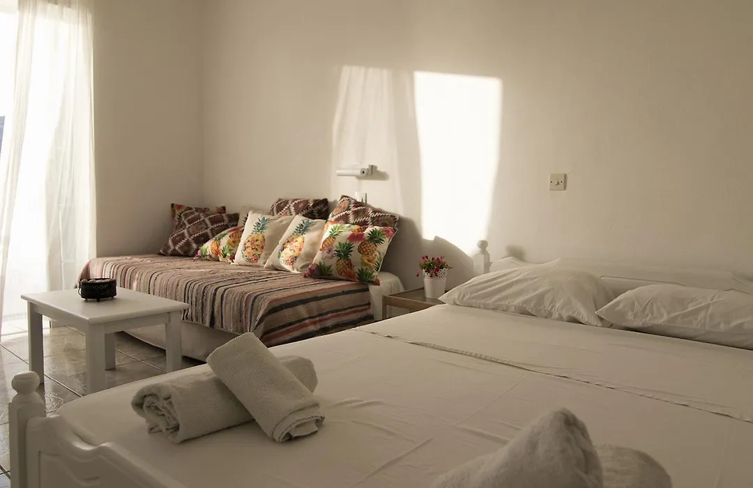 Armadoros Hotel / Ios Backpackers-1