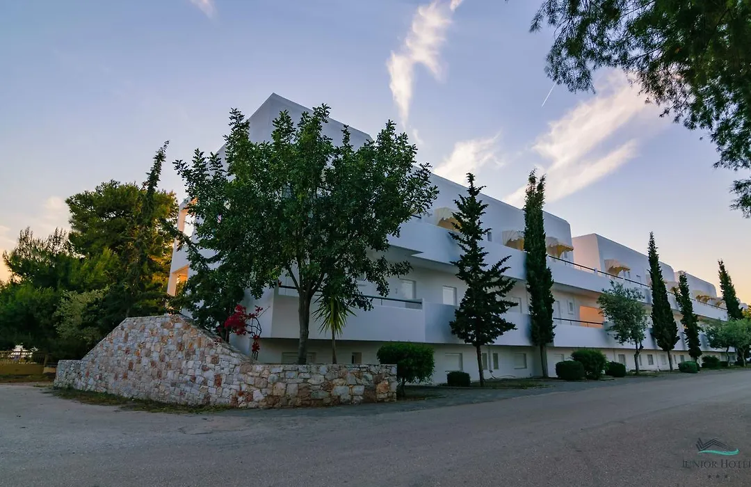 Junior Hotel-1