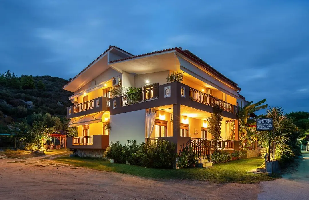 Tsamakdas House-1