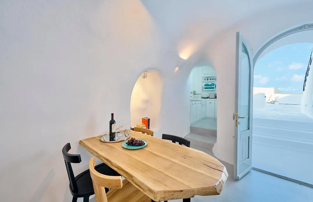 Cave Suite Oia-1